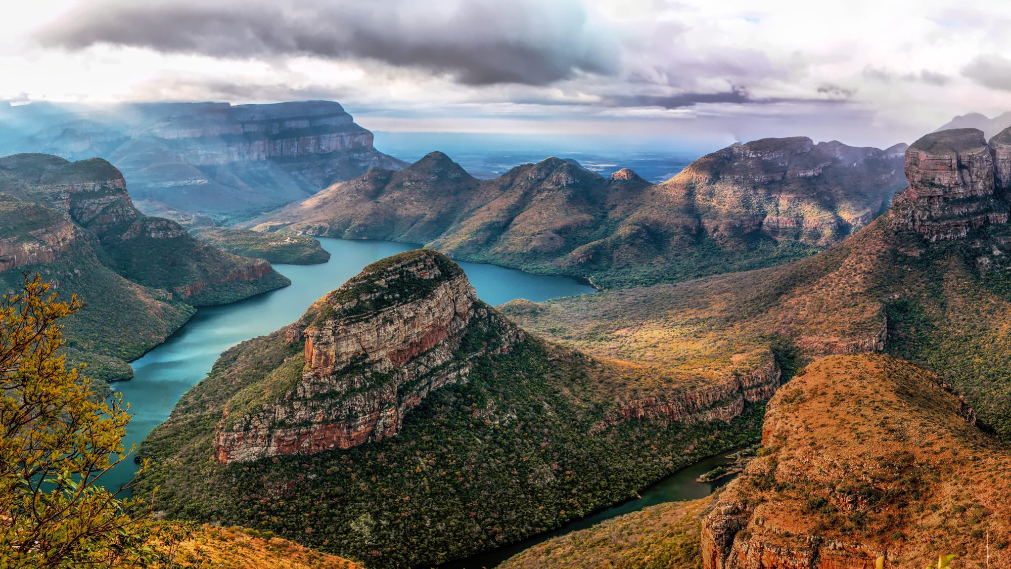 der-blyde-river-canyon-einer-der-gr-ten-canyons-der-welt
